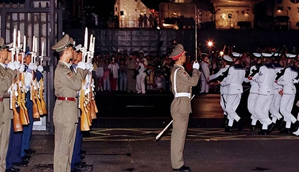 1997年，香港回归前夕，509名先头部队提前进港，拔除安全缺陷